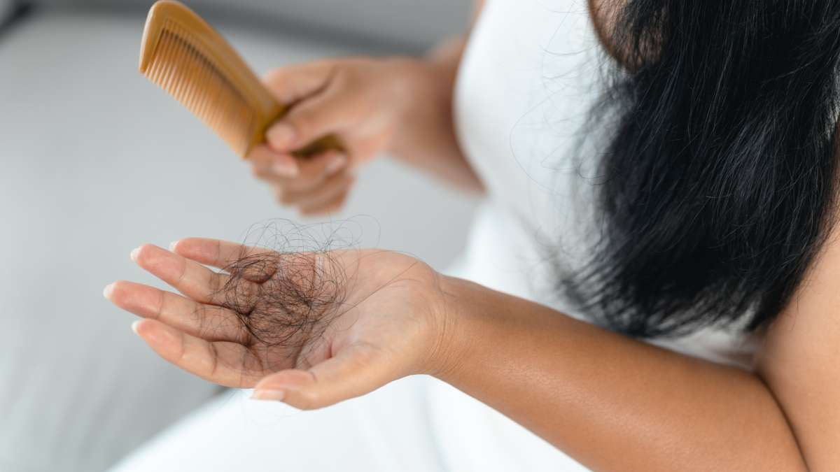Shampoo Terbaik Untuk Rambut Gugur: 6 Bahan Yang Paling Berkesan 1 syampu-untuk-rambut-gugur