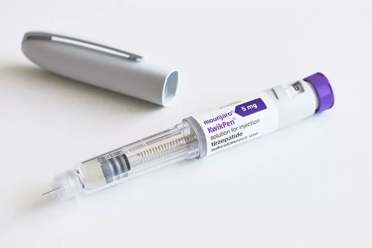 Mounjaro injection pen with dosage guide at GLOJAS Malaysia